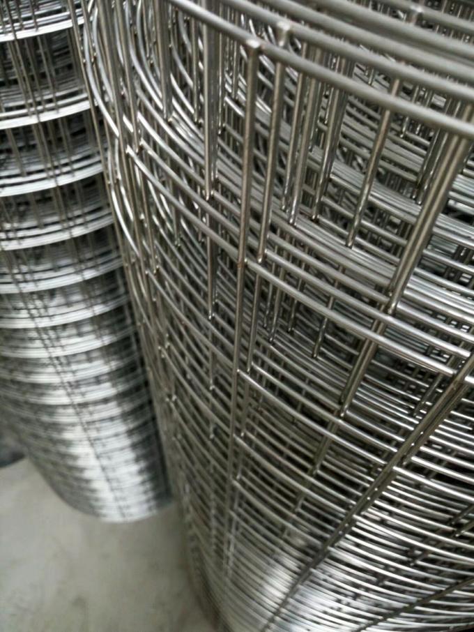 Konstruksi 304 Grade Wire Mesh Pagar Rolls 2x2 Inch Memperkuat Pagar Dilas